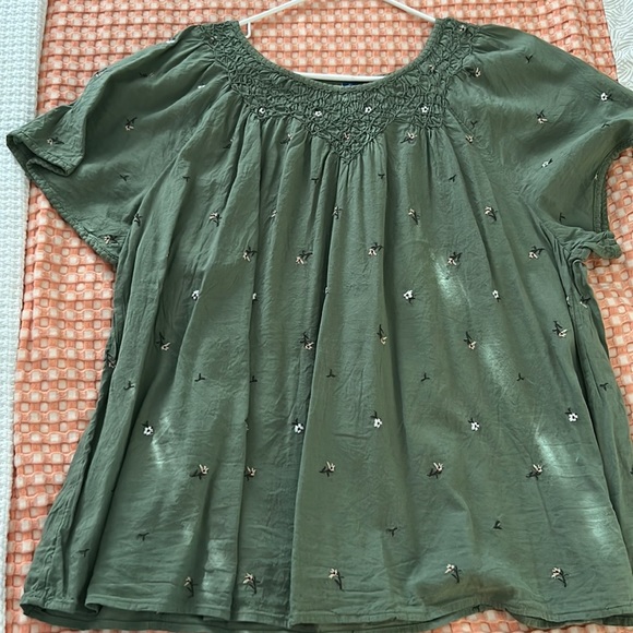 Old navy top - Picture 1 of 6